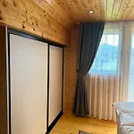 Dom wakacyjny Wooden Baznik With Hot Tub *