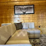 Dom wakacyjny Wooden Baznik With Hot Tub *