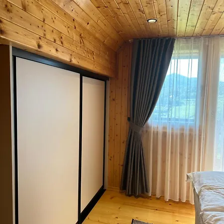 Počitniška hiša Wooden Baznik With Hot Tub *