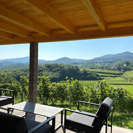 Počitniška hiša Wooden Baznik With Hot Tub