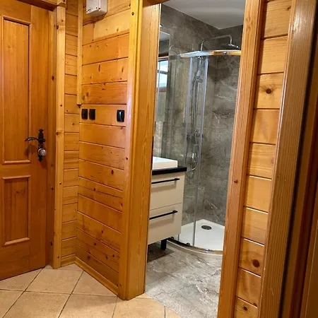 Počitniška hiša Wooden Baznik With Hot Tub Cerklje ob Krki