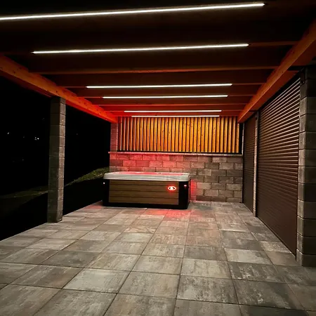 別荘 Wooden Baznik With Hot Tub *