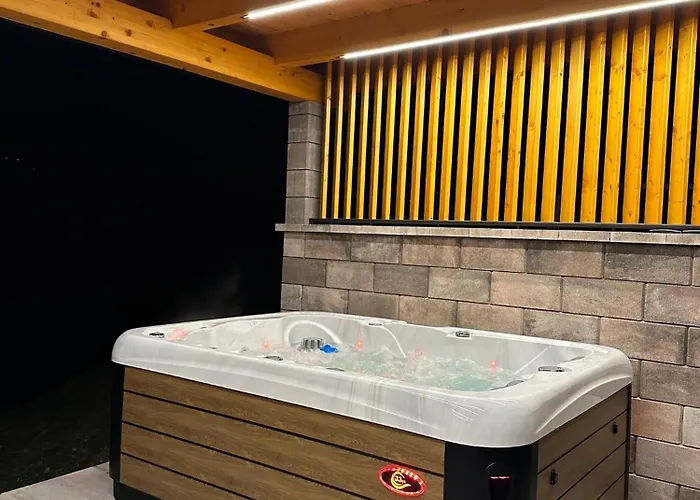 Prázdninový dům Wooden Baznik With Hot Tub *