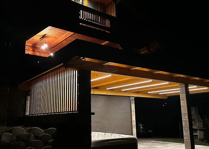 Wooden Baznik With Hot Tub Ferienhaus